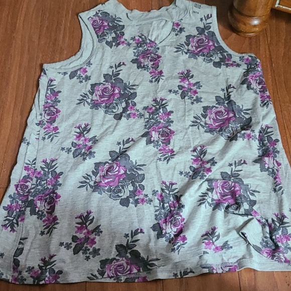 Top - Picture 1 of 1